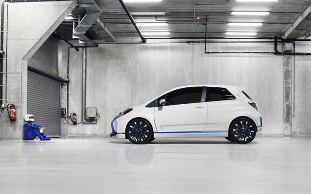 Toyota Yaris Hybrid R