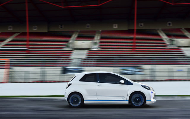 Toyota Yaris Hybrid R