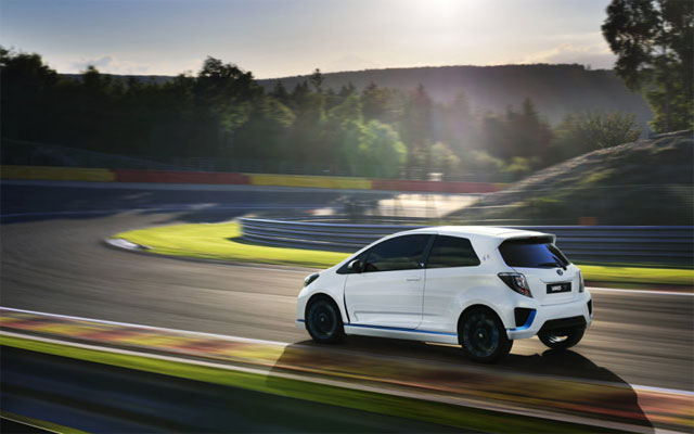 Toyota Yaris Hybrid R