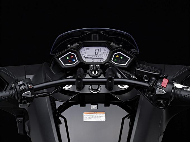 Honda NM4 Vultus