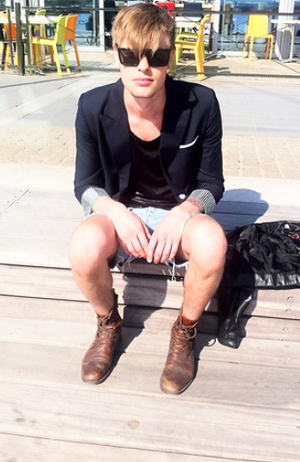 เสื้อสูทกับกางเกงขาสั้น