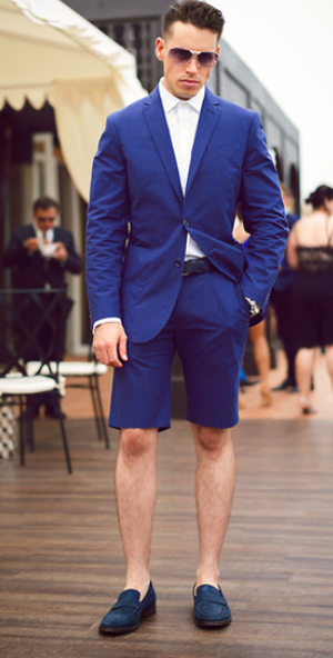 เสื้อสูทกับกางเกงขาสั้น