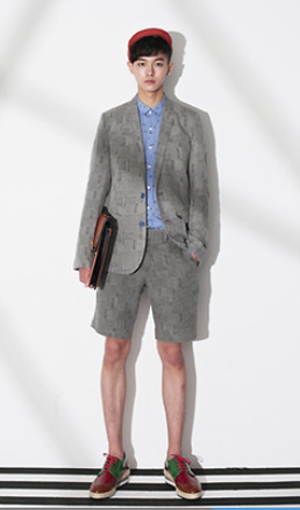 เสื้อสูทกับกางเกงขาสั้น