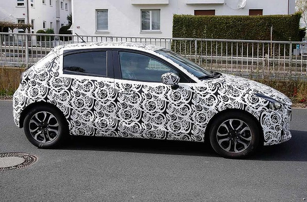 Mazda 2 2015