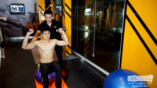 ท่าเล่นกล้ามหัวไหล่