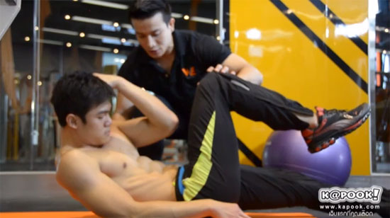 ท่าเล่นกล้ามท้อง