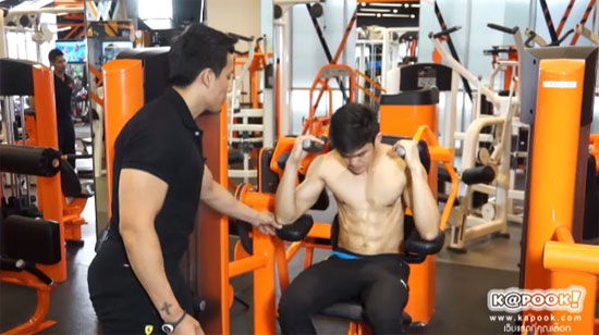 ท่าเล่นกล้ามท้อง