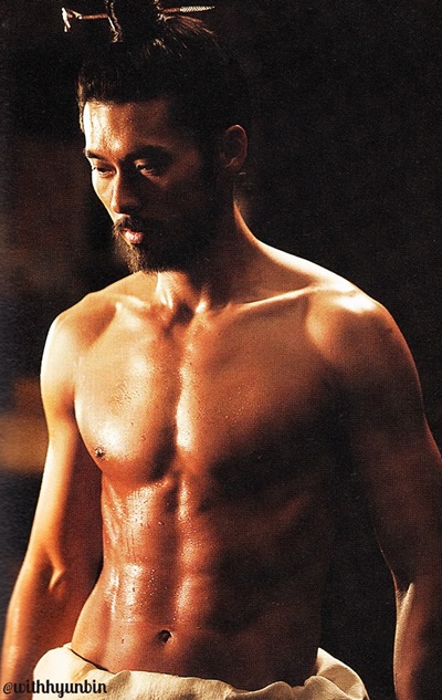 หนุ่มเอเชียรูปหล่อ