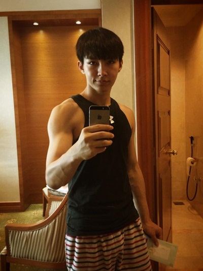 หนุ่มเอเชียรูปหล่อ