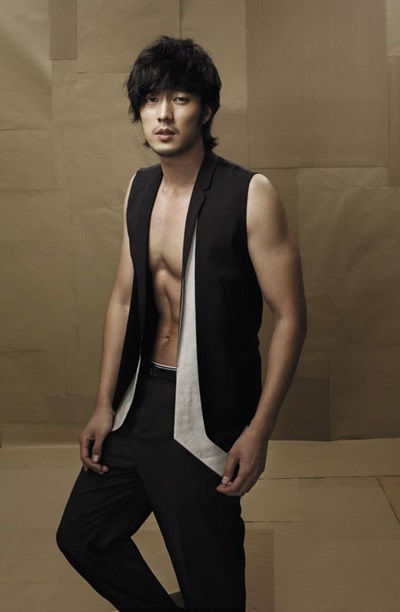 หนุ่มเอเชียรูปหล่อ