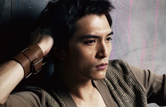 หนุ่มเอเชียรูปหล่อ