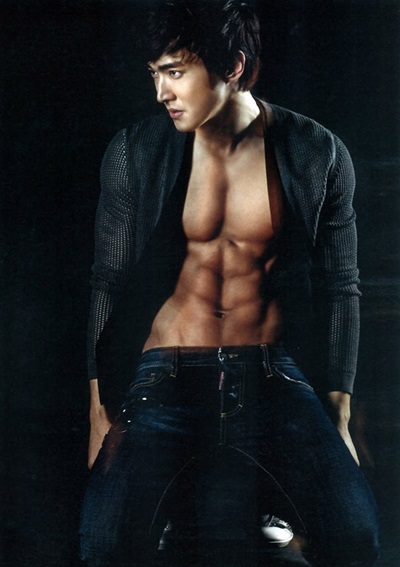 หนุ่มเอเชียรูปหล่อ