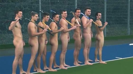 ทีมฮอกกี้ชายในอังกฤษเปลือยกายแข่ง