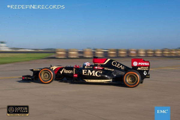 รถบรรทุกกระโดดข้ามรถแข่งฟอร์มูล่าวัน