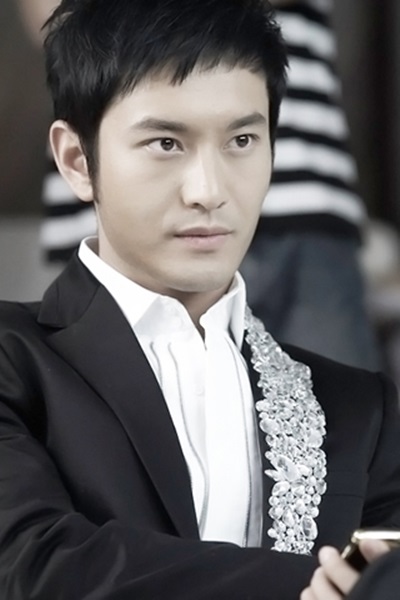 หนุ่มเอเชียรูปหล่อ