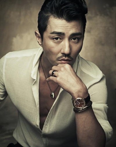 หนุ่มเอเชียรูปหล่อ