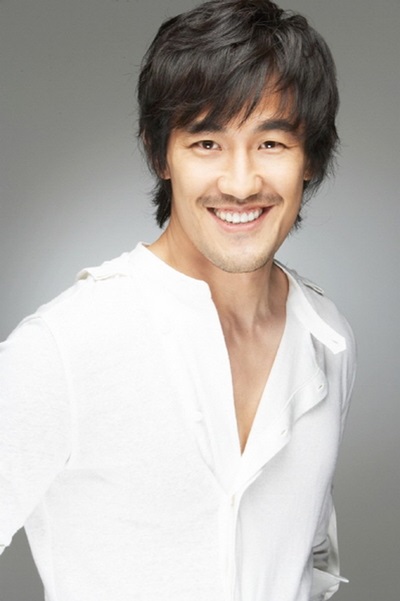 หนุ่มเอเชียรูปหล่อ