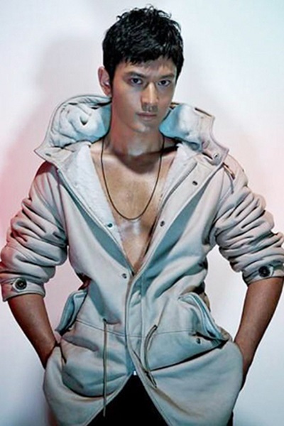 หนุ่มเอเชียรูปหล่อ