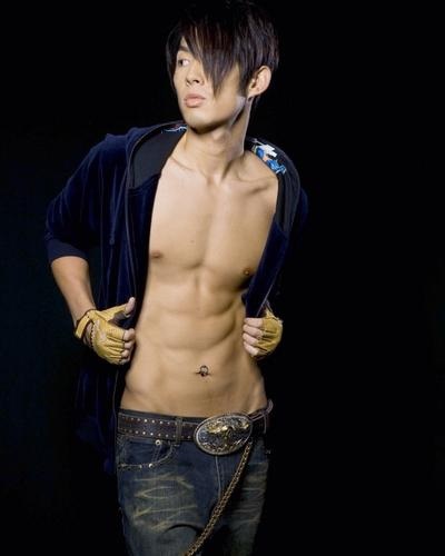 หนุ่มเอเชียรูปหล่อ