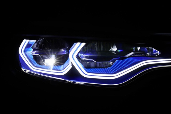 BMW M4 Iconic Light