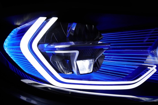 BMW M4 Iconic Light