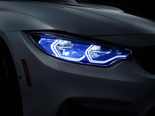 BMW M4 Iconic Light