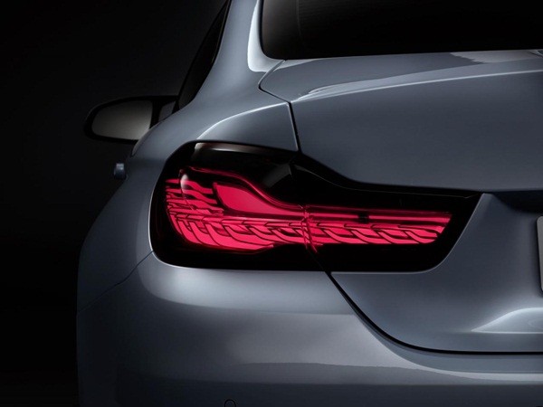 BMW M4 Iconic Light