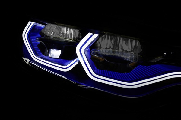 BMW M4 Iconic Light