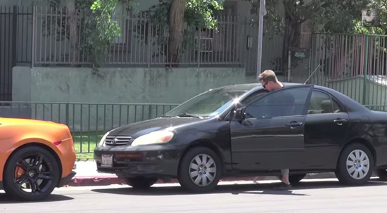 คลิปแกล้งสาว