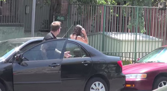 คลิปแกล้งสาว