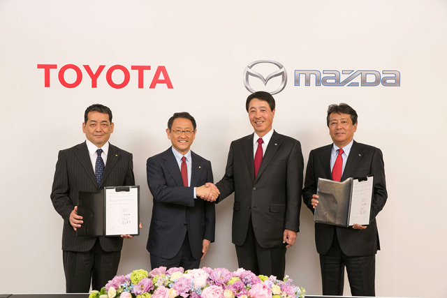 Toyota กับ Mazda