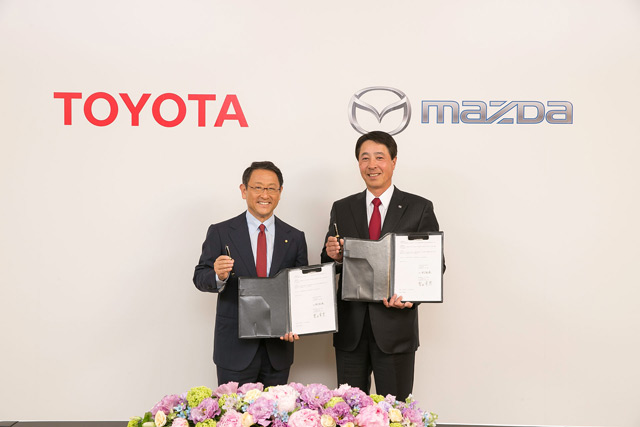Toyota กับ Mazda 