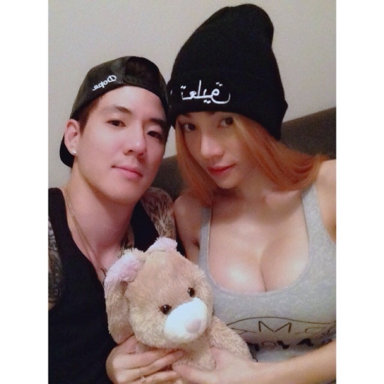 เอมมี่ อมลวรรณ แซ่บอีกแล้ว คราวนี้เนื้อแนบเนื้อ อกชนอก