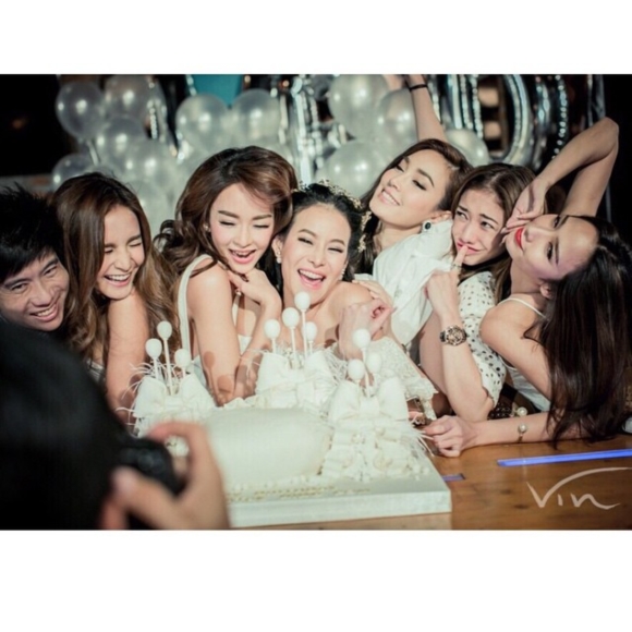 เป้ย กระแต หนิง จัดปาร์ตี้วันเกิดรวมแก๊ง เพื่อนดาราร่วมงานเพียบ