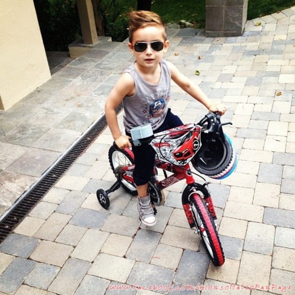 อลองโซ มาเตโอ้ Alonso Mateo เจ้าหนูแฟชั่น ดังสุด ๆ ใน Instagram