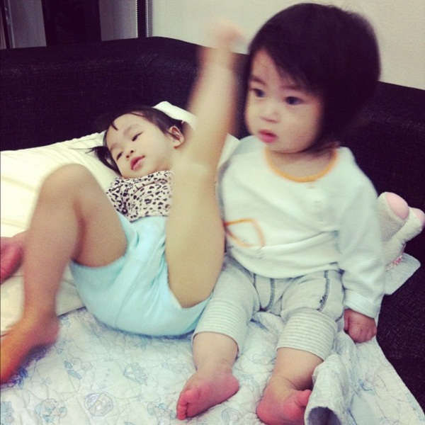 ชมภาพ...น้องออกัส-น้องออร์ก้า ลูกสาวลูกชาย เปิ้ล นาคร