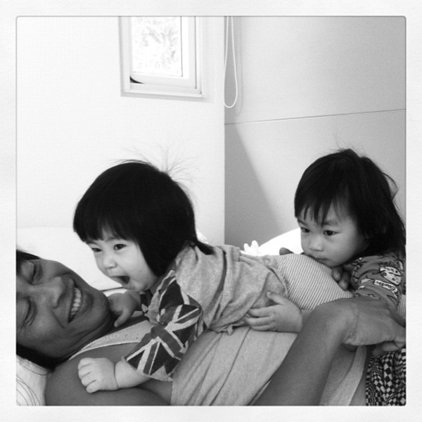 ชมภาพ...น้องออกัส-น้องออร์ก้า ลูกสาวลูกชาย เปิ้ล นาคร