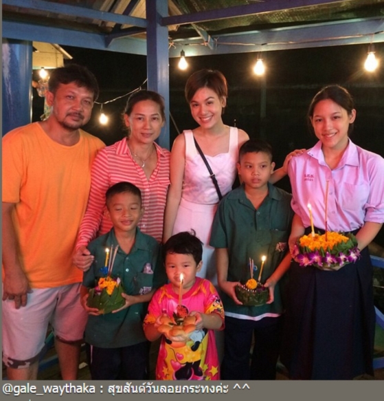 ดาราลอยกระทง 2557