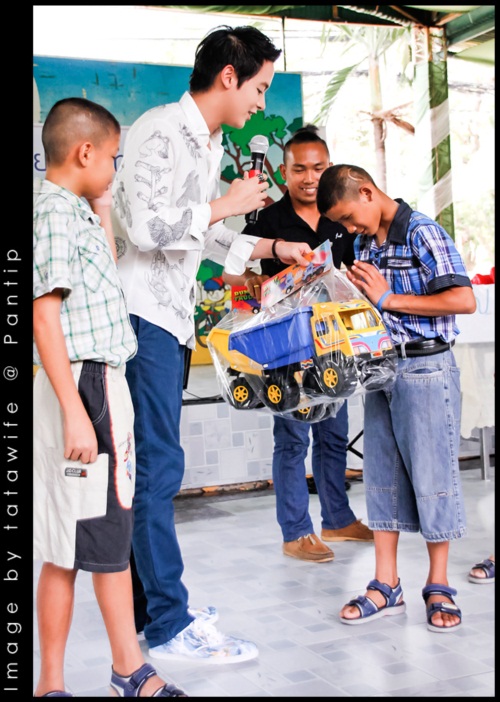 เจมส์ จิรายุ