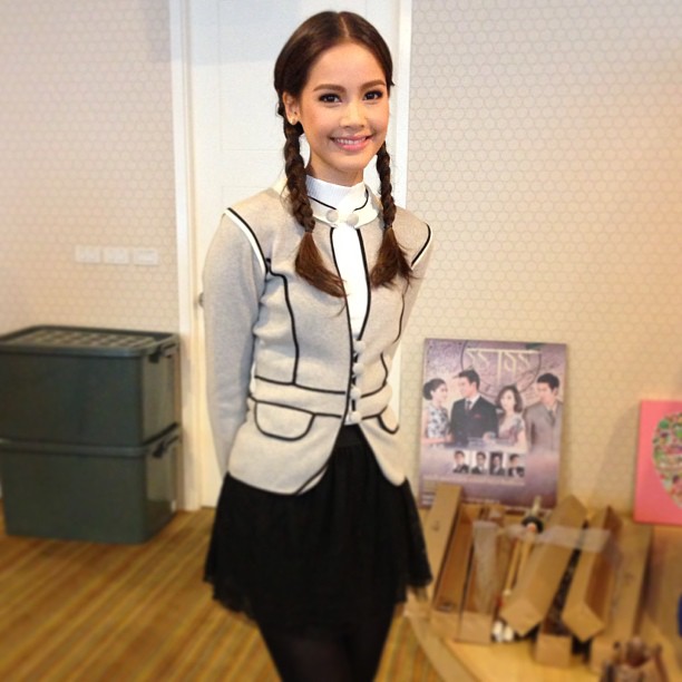 รอยรักหักเหลี่ยมตะวัน
