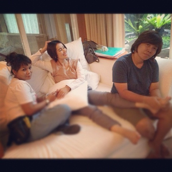 ตามดู...เบื้องหลังกองละคร กี่เพ้า 
