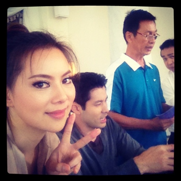 ตามดู...เบื้องหลังกองละคร กี่เพ้า 
