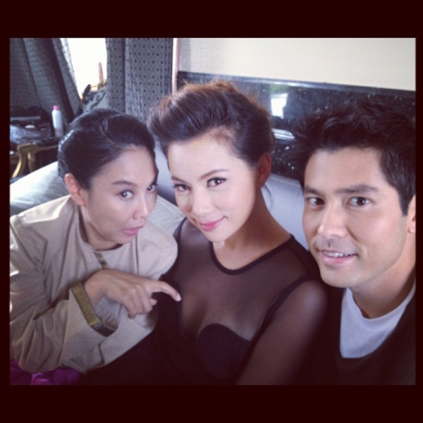 ตามดู...เบื้องหลังกองละคร กี่เพ้า 