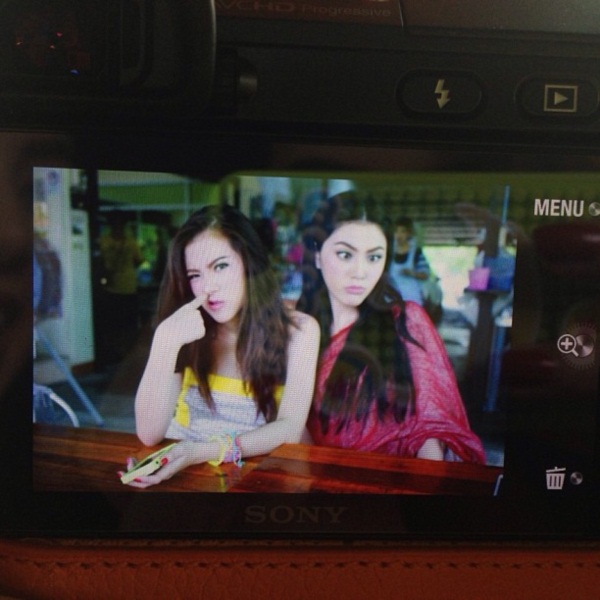 ใหม่ ดาวิกา ใบเฟิร์น พิมพ์ชนก 