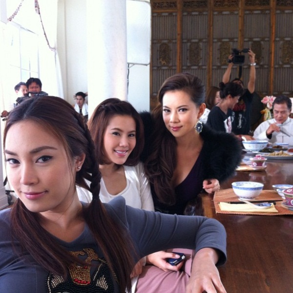 ตามดู...เบื้องหลังกองละคร กี่เพ้า 