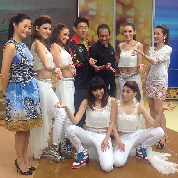 5 สาว 2002 ราตรี รวมตัวโชว์สเต็ปแดนซ์ในรายการเรื่องเล่าเช้านี้