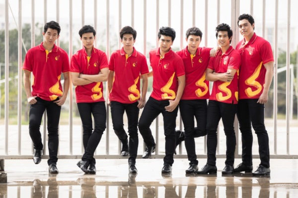 ยลโฉมผู้นำเชียร์ ม.ธรรมศาสตร์ ในงานฟุตบอลประเพณี ครั้งที่ 69