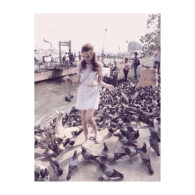 เนย กระแต ฝ้าย สวมชุดขาวเดินสายทำบุญ วัดพระแก้ว ศาลหลักเมือง