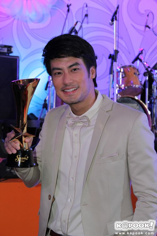 บอย ปกรณ์ ปัดหยิ่งไม่ยิ้มให้แฟนคลับ แจงอาจไม่เห็น