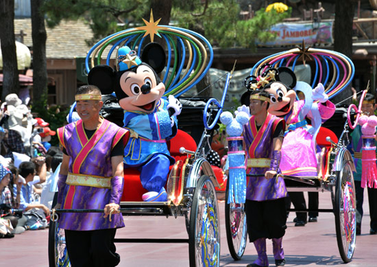 โตเกียว ดิสนีย์แลนด์ ห้ามใช้ไม้เซลฟี่ในสวนสนุก